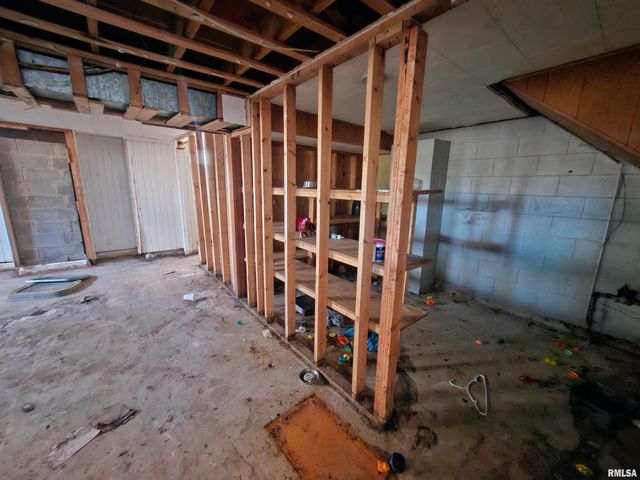 2715 W HUNTINGTON Drive, Peoria, IL 61614