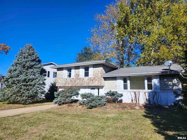 2715 W HUNTINGTON Drive, Peoria, IL 61614