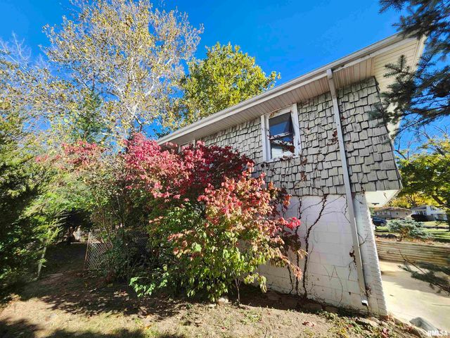 2715 W HUNTINGTON Drive, Peoria, IL 61614