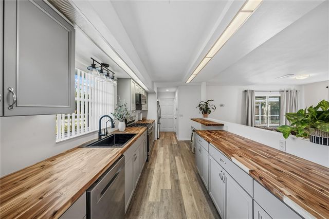 1002 PINE TREE DRIVE, Eustis, FL 32726