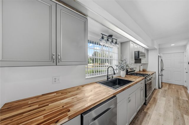 1002 PINE TREE DRIVE, Eustis, FL 32726