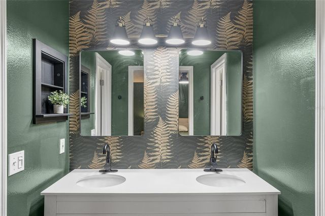 1002 PINE TREE DRIVE, Eustis, FL 32726