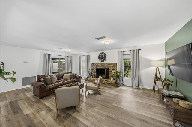 1002 PINE TREE DRIVE, Eustis, FL 32726