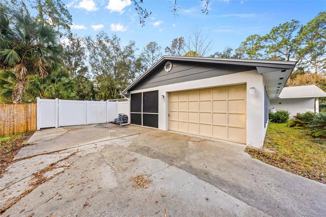 1002 PINE TREE DRIVE, Eustis, FL 32726