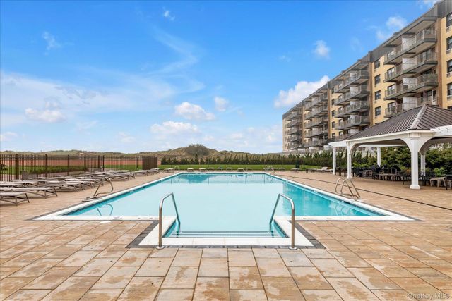 2 Richmond Road 3U, Lido Beach, NY 11561