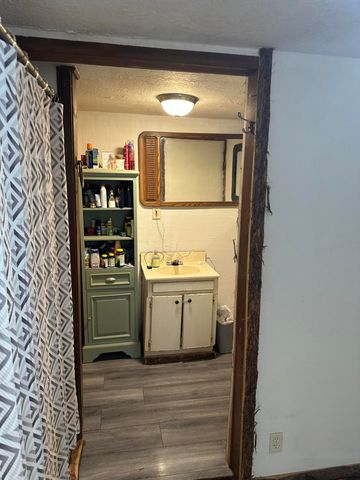 7 Box Street, Arcola, MO 65603