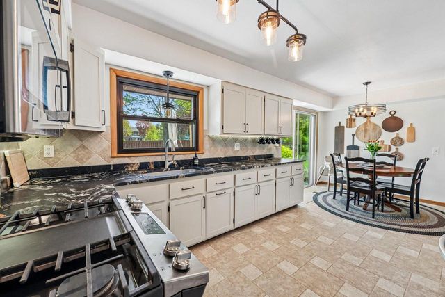 1730 Lilly LANE, New Berlin, WI 53146