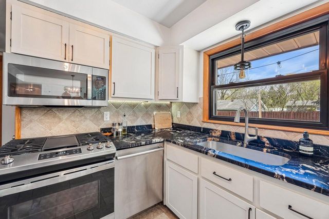 1730 Lilly LANE, New Berlin, WI 53146