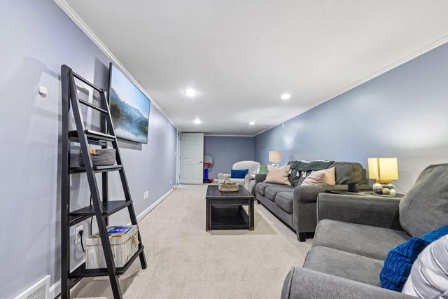 1730 Lilly LANE, New Berlin, WI 53146