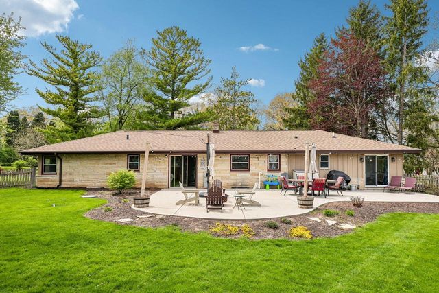 1730 Lilly LANE, New Berlin, WI 53146