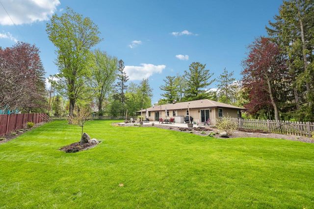 1730 Lilly LANE, New Berlin, WI 53146