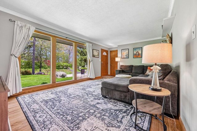 1730 Lilly LANE, New Berlin, WI 53146