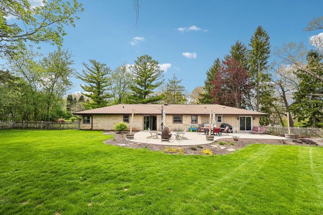1730 Lilly LANE, New Berlin, WI 53146