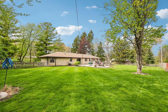 1730 Lilly LANE, New Berlin, WI 53146