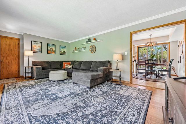 1730 Lilly LANE, New Berlin, WI 53146