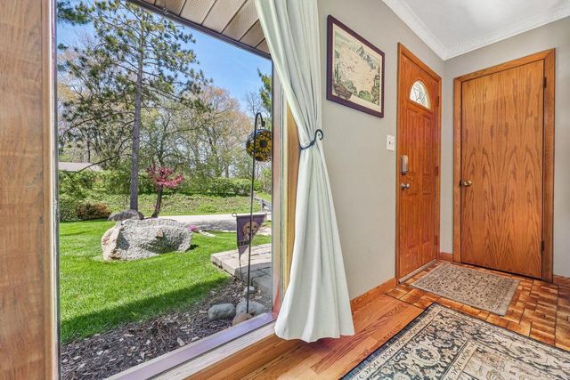 1730 Lilly LANE, New Berlin, WI 53146