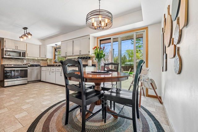 1730 Lilly LANE, New Berlin, WI 53146