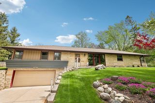 1730 Lilly LANE, New Berlin, WI 53146