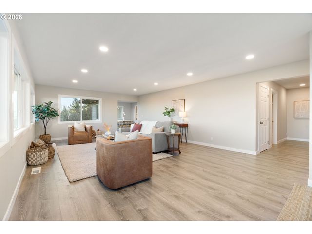 55 Sw LOVHAR Dr, Gresham, OR 97080