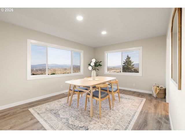 55 Sw LOVHAR Dr, Gresham, OR 97080