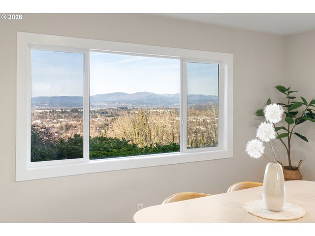 55 Sw LOVHAR Dr, Gresham, OR 97080