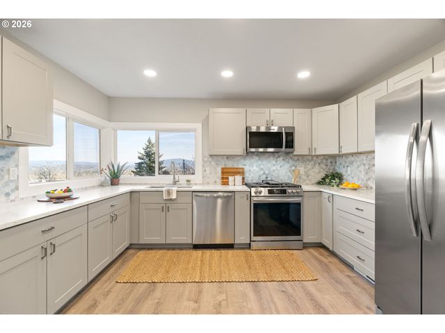 55 Sw LOVHAR Dr, Gresham, OR 97080