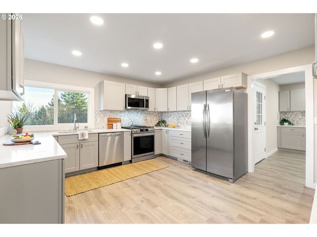 55 Sw LOVHAR Dr, Gresham, OR 97080