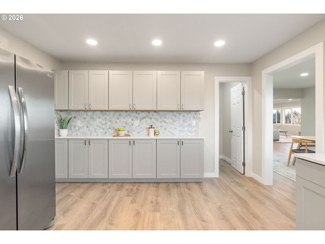 55 Sw LOVHAR Dr, Gresham, OR 97080