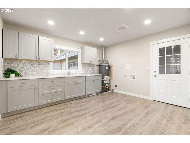 55 Sw LOVHAR Dr, Gresham, OR 97080