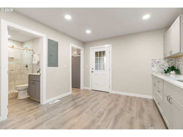 55 Sw LOVHAR Dr, Gresham, OR 97080