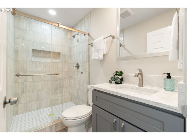 55 Sw LOVHAR Dr, Gresham, OR 97080