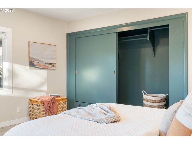 55 Sw LOVHAR Dr, Gresham, OR 97080