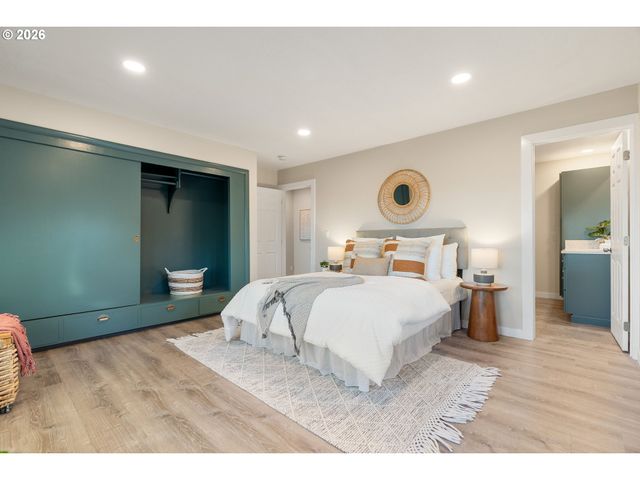 55 Sw LOVHAR Dr, Gresham, OR 97080