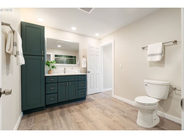 55 Sw LOVHAR Dr, Gresham, OR 97080