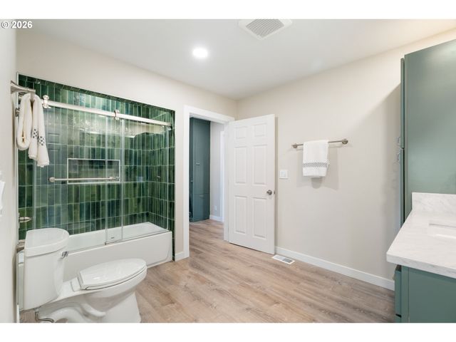 55 Sw LOVHAR Dr, Gresham, OR 97080