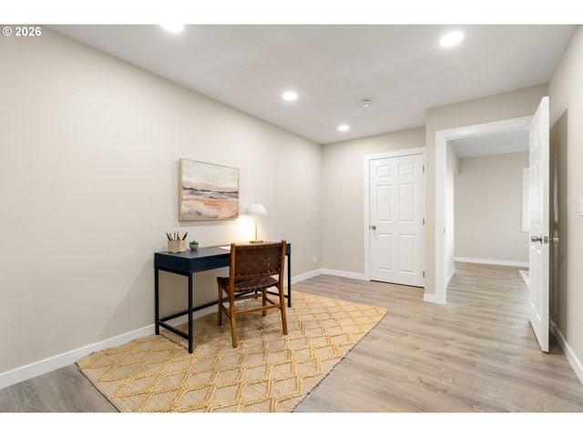 55 Sw LOVHAR Dr, Gresham, OR 97080