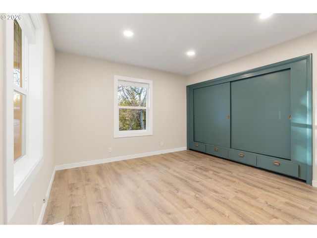 55 Sw LOVHAR Dr, Gresham, OR 97080