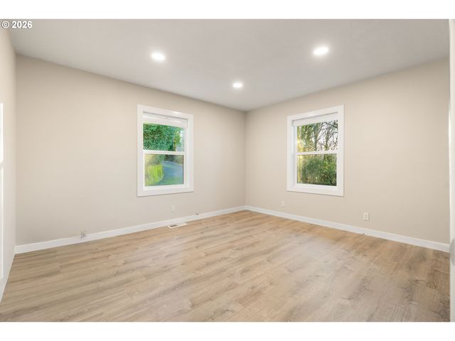 55 Sw LOVHAR Dr, Gresham, OR 97080