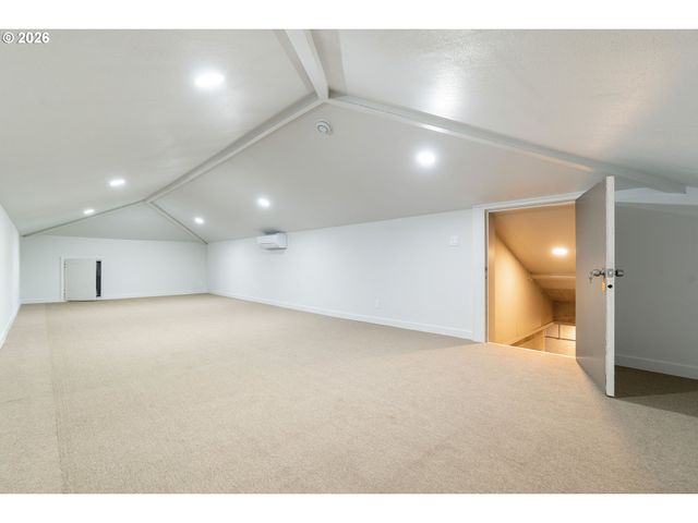 55 Sw LOVHAR Dr, Gresham, OR 97080