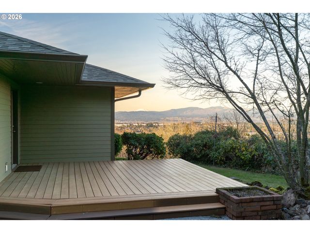 55 Sw LOVHAR Dr, Gresham, OR 97080