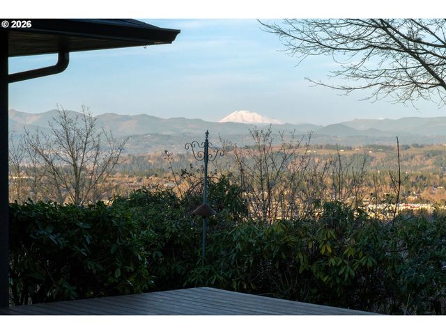 55 Sw LOVHAR Dr, Gresham, OR 97080