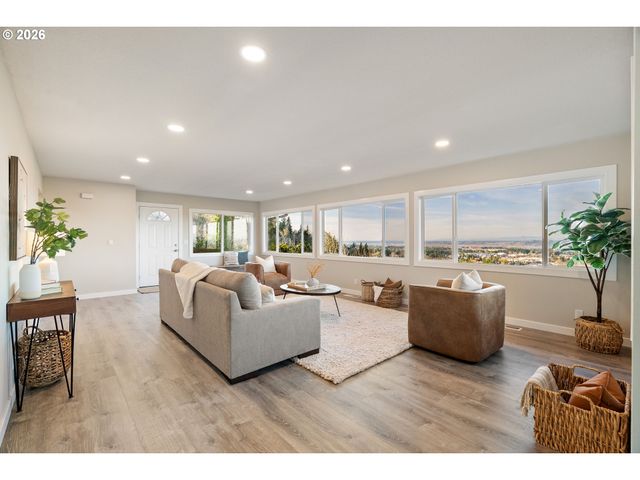 55 Sw LOVHAR Dr, Gresham, OR 97080