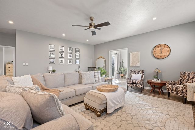 865 Burntwood Way, Westfield, IN 46074