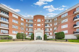 351 Town Place Circle 402, Buffalo Grove, IL 60089