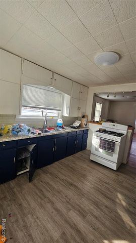 4392 E Coldwater Road, Flint, MI 48506