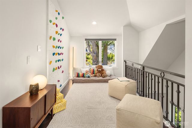 1810 Madrona Drive, Seattle, WA 98122