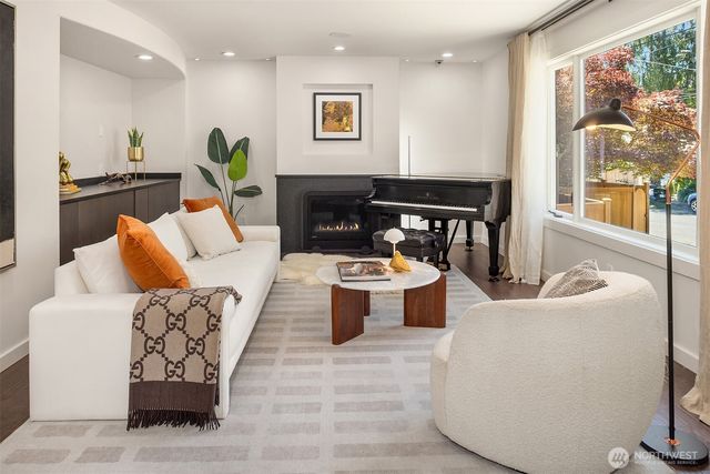 1810 Madrona Drive, Seattle, WA 98122