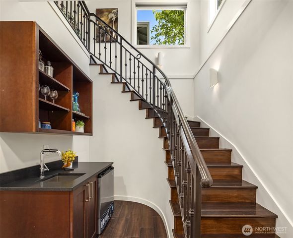 1810 Madrona Drive, Seattle, WA 98122