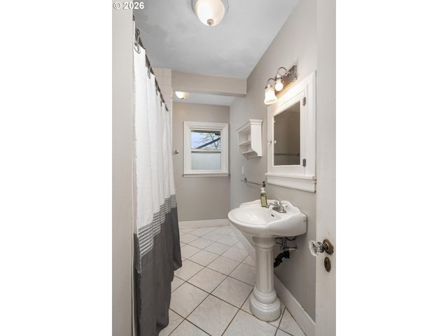 3825 Ne 63RD Ave, Portland, OR 97213