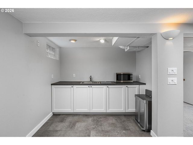 3825 Ne 63RD Ave, Portland, OR 97213